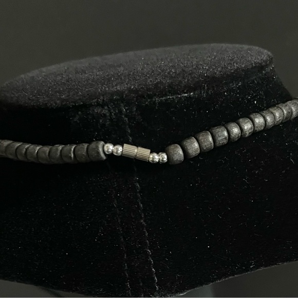 White & Purple Shell Necklace - Picture 4 of 6